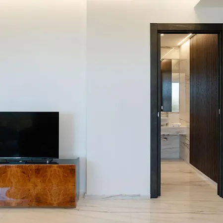 Maison 46 Brown Luxury Flat Бари