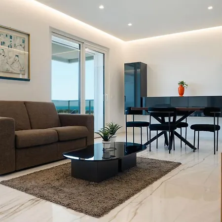 Maison 46 Brown Luxury Flat Бари