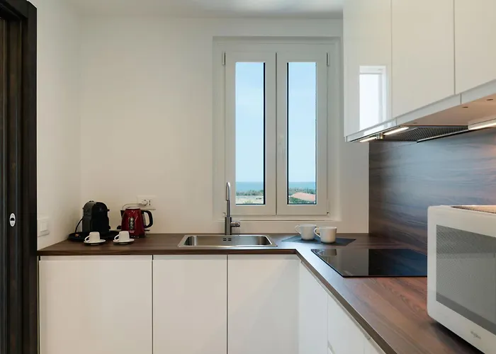 Maison 46 Brown Luxury Flat בארי