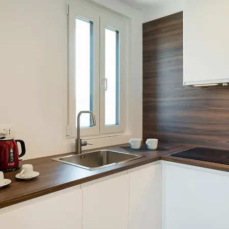 Maison 46 Brown Luxury Flat *