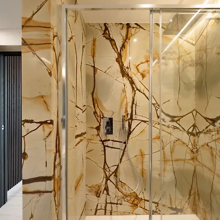 Maison 46 Brown Luxury Flat * 바리